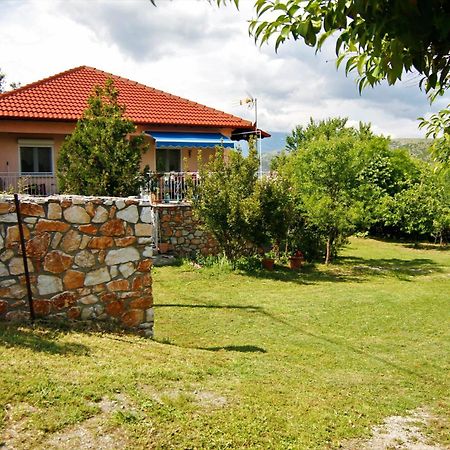 Countryside Cottage With Garden & Lake View Peraia  Eksteriør billede
